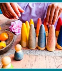 ידיים עם קונוסים