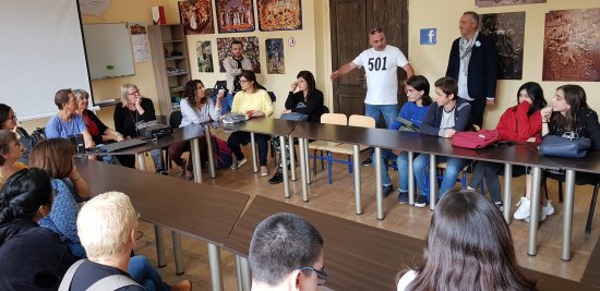 ביקור בבית ספר בגיאורגיה – שיחה עם מועצת התלמידים 