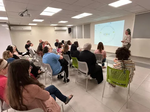 אנשים מקשיבים